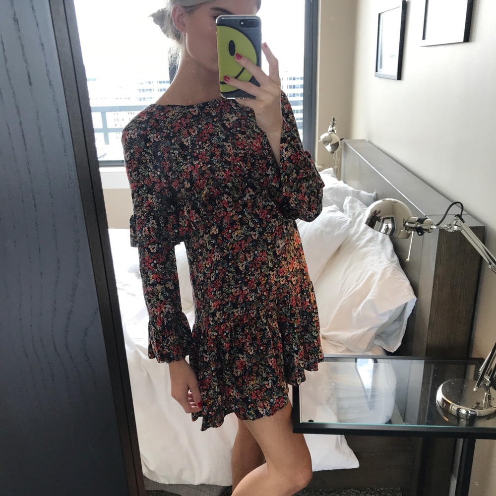 ZARA XS like new long sleeved ruffle floral dress